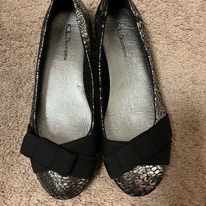 New Chinese Laundry Silver/Black snakeskin flats